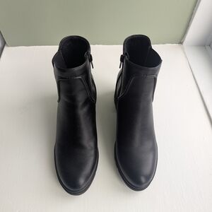 Denver Hayes Sleek Black Ankle Boots